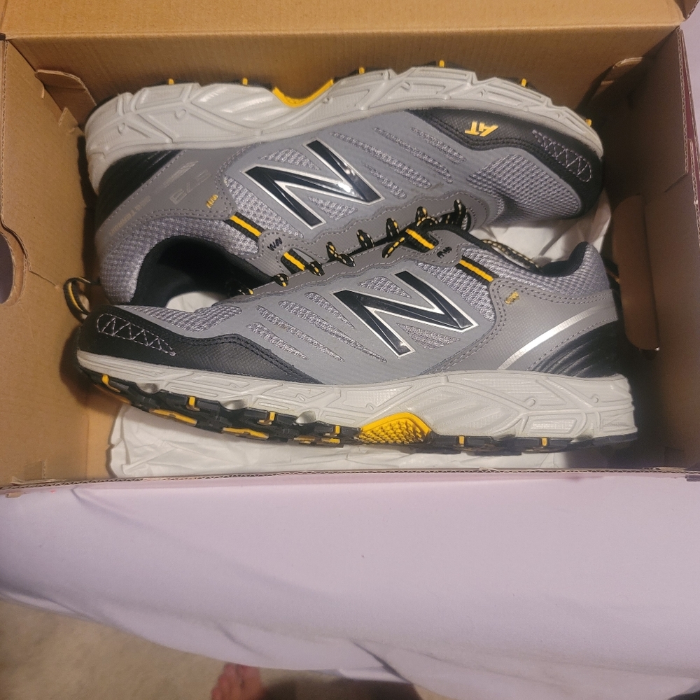 New Balance Trail Running Shoes Size 11 1/2 Mens